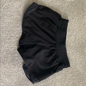BLACK LULU SHORTS SIZE 4